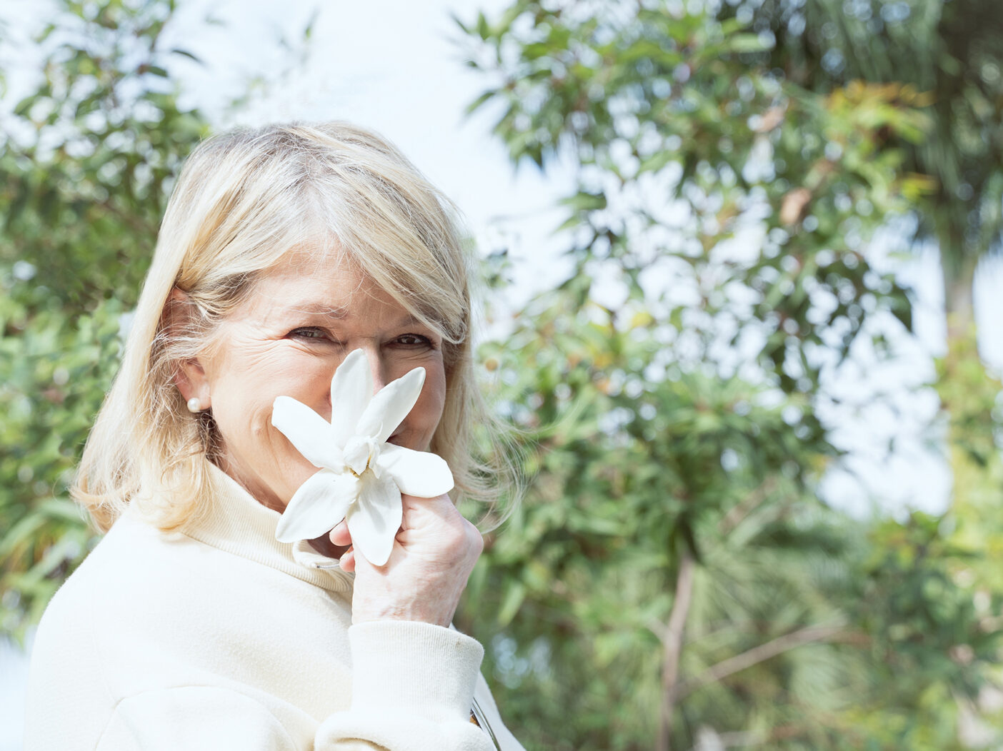 Martha Stewart holds a tropical gardenia at Naples Botanical Garden
