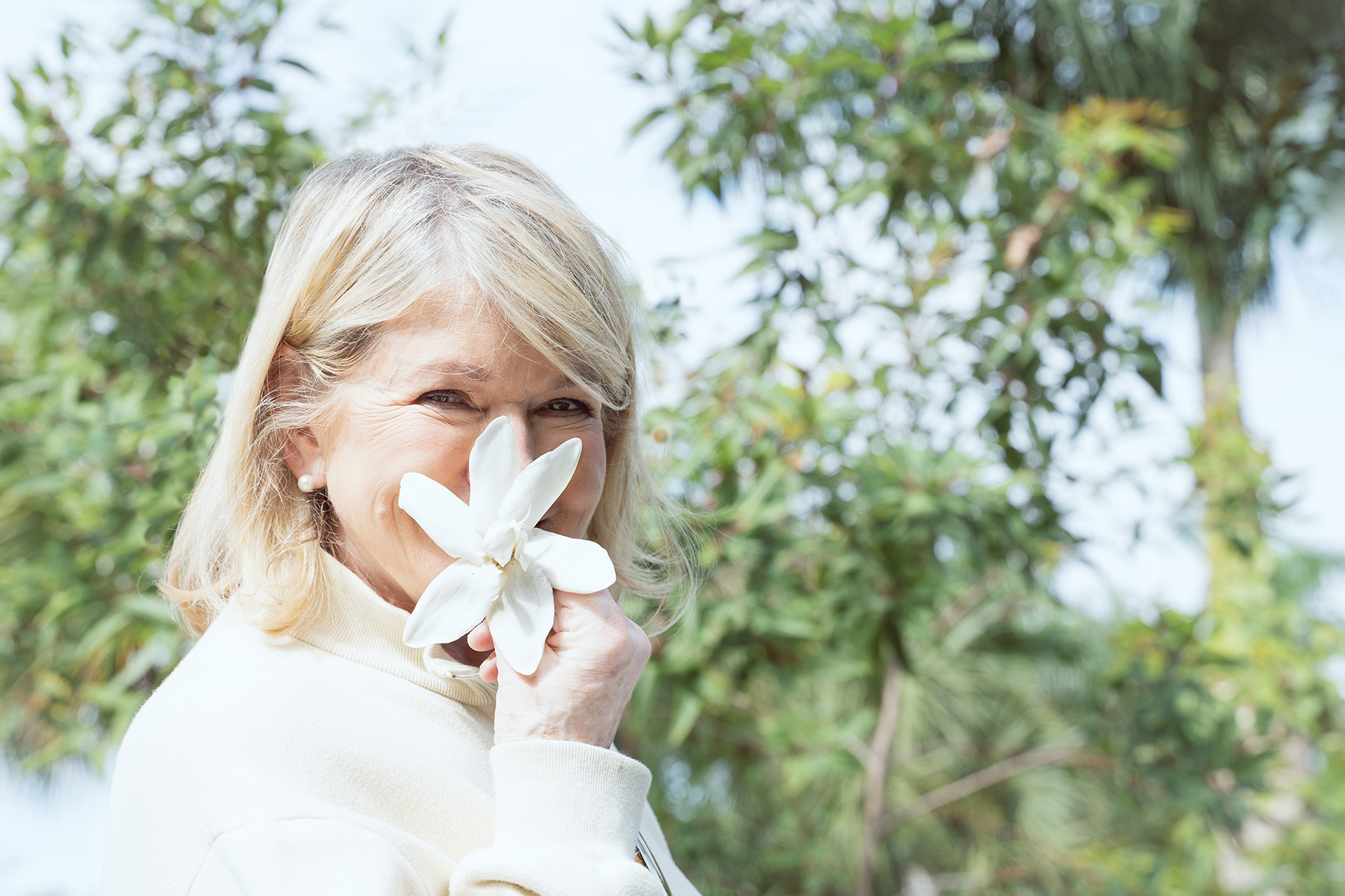 Martha Stewart holds a tropical gardenia at Naples Botanical Garden