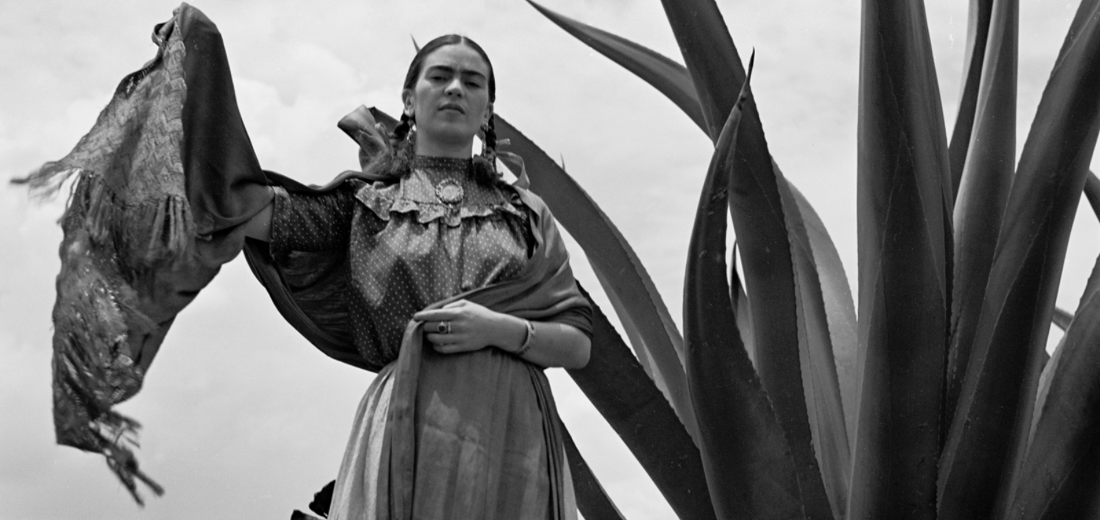 Frida Kahlo standing next to an agave plant, by Toni Frissel